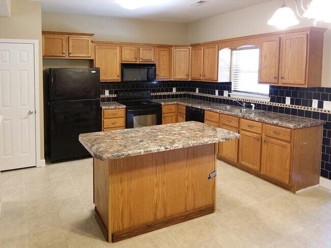 Building Photo - 120 Meadowland Dr