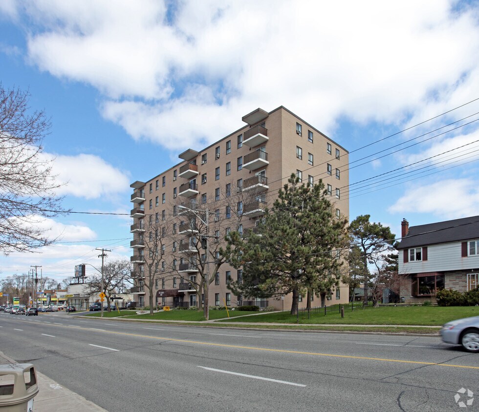 The Carlisle Apartments 1101 Pharmacy Ave Toronto, ON