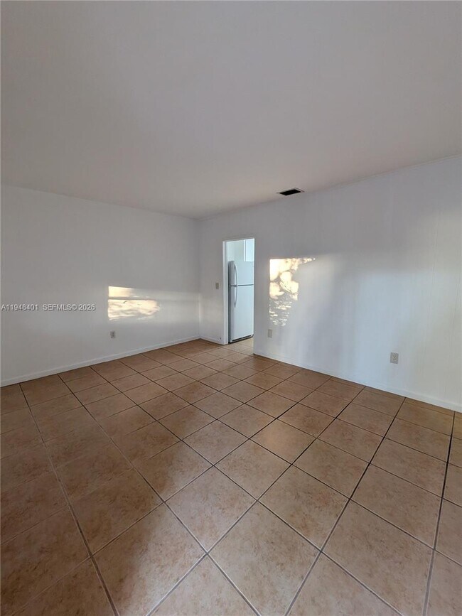 Foto del edificio - 431 NE 64th St