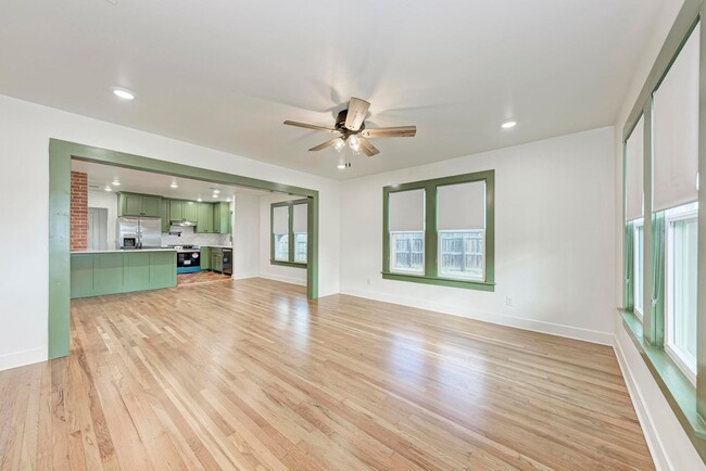 Foto del edificio - Stunning 3/2.5 with Office in West Lampasas