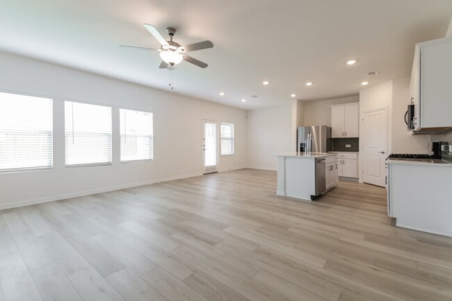 Building Photo - 801 Dotty Dr