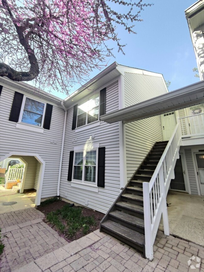 Building Photo - 2911 S Woodley St