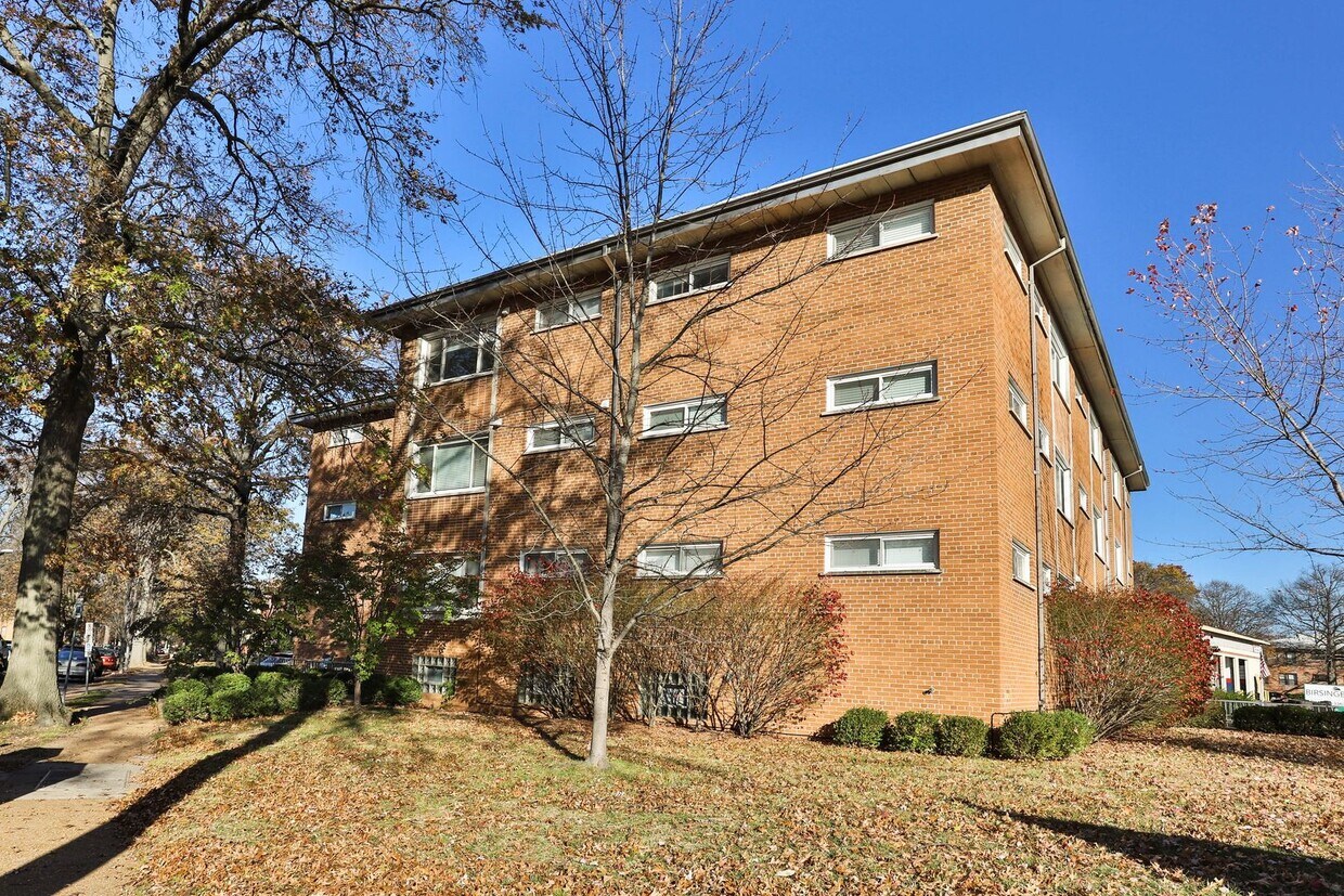 Foto principal - 7055 Hampton Ave