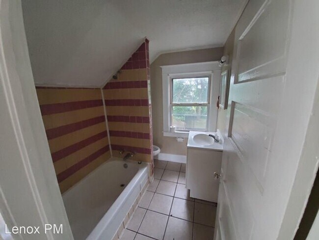 Building Photo - 2 br, 1.5 bath House - 335 Whittemore