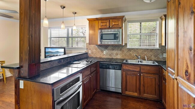 Building Photo - 1290 Park Blvd