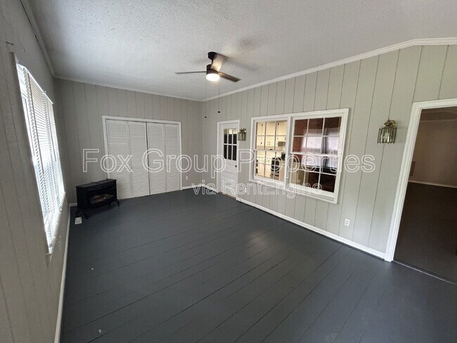 Foto del edificio - 579 Old Speedway Dr NW