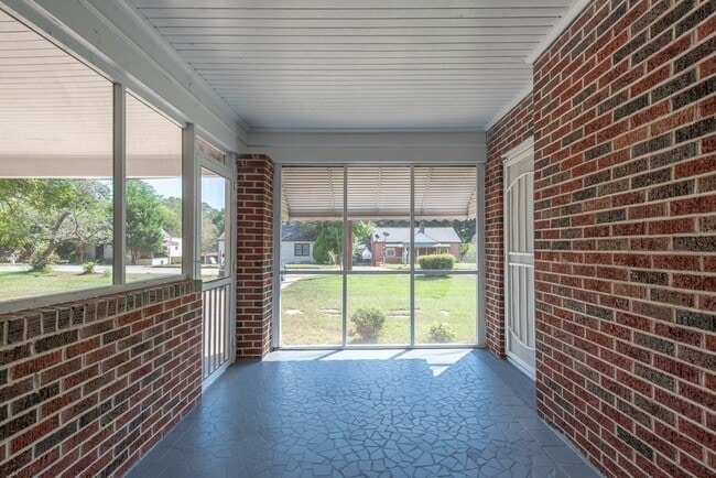 Building Photo - 2079 Ben Hill Rd