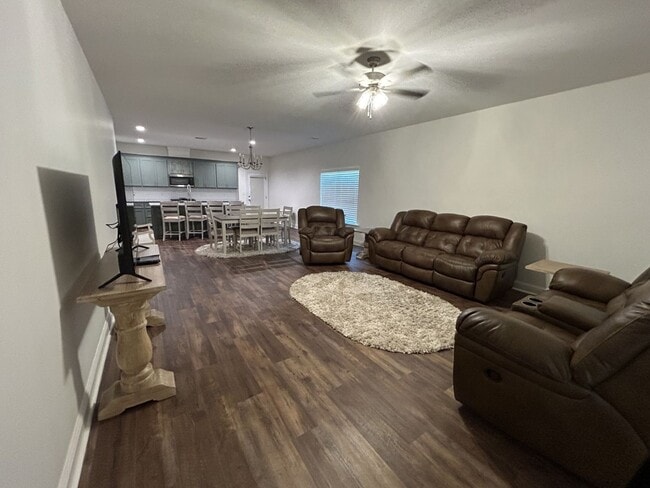 Foto del edificio - 14741 Carrol Ave