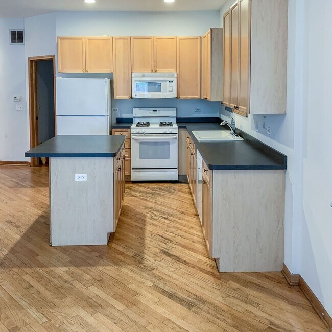 Foto del edificio - 2733 N Wayne Ave
