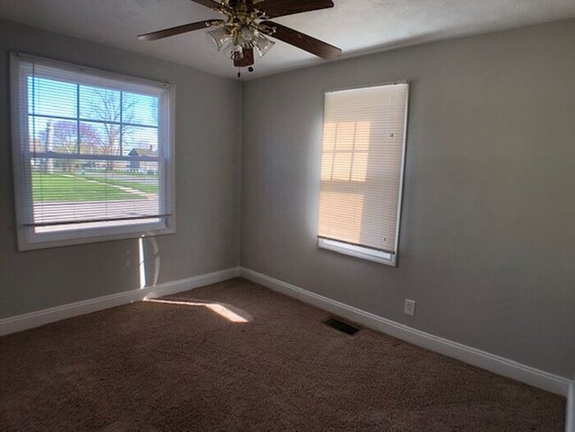 Building Photo - Cute 1 Bedroom Apartment in Berrien Springs