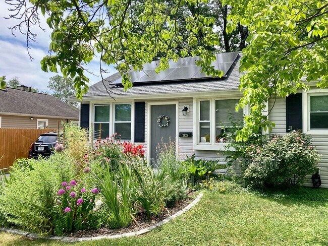 Building Photo - 2625 Fernwood Ave