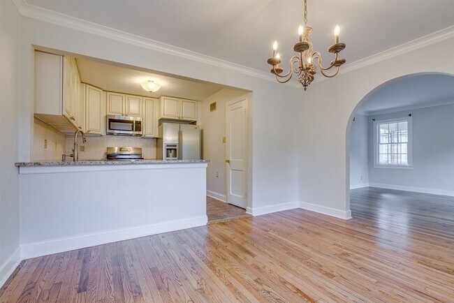 Building Photo - 3199 Cowden Ave