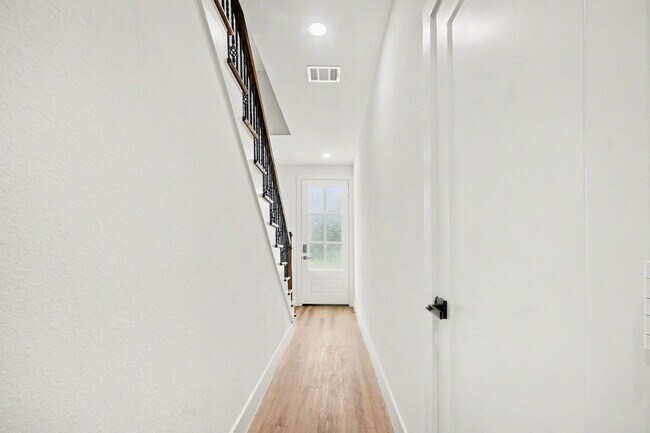 Building Photo - 119 Milby St