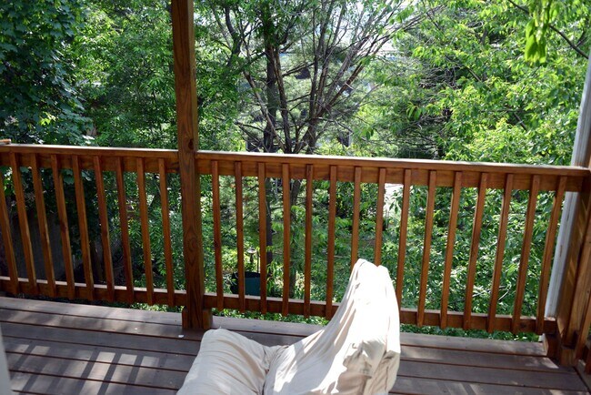 Foto del edificio - Central Mission Hill Location. Free Laundry, 1.5 Bathrooms, Steps from the T Stop. Parking for Rent