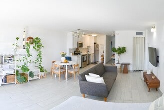 Building Photo - 1470 NE 125th Terrace