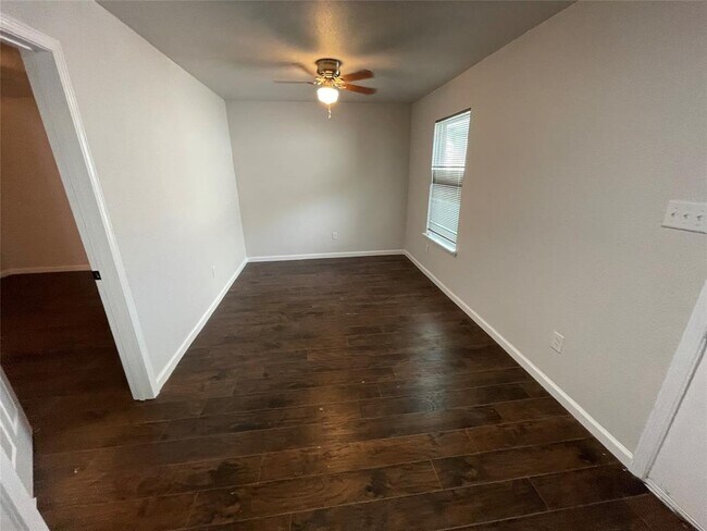 Foto del edificio - 4530 Kingsbury St