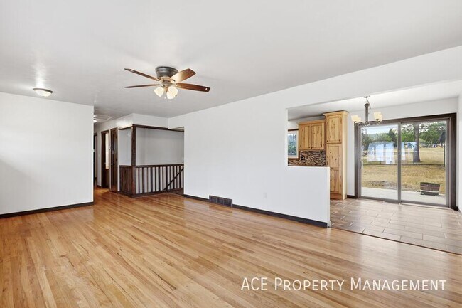 Building Photo - 209 Wedgewood Dr