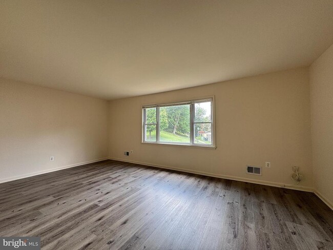 Building Photo - 4104 Sideburn Rd