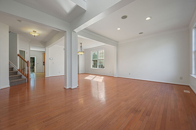 Building Photo - 438 Lorraine Dr