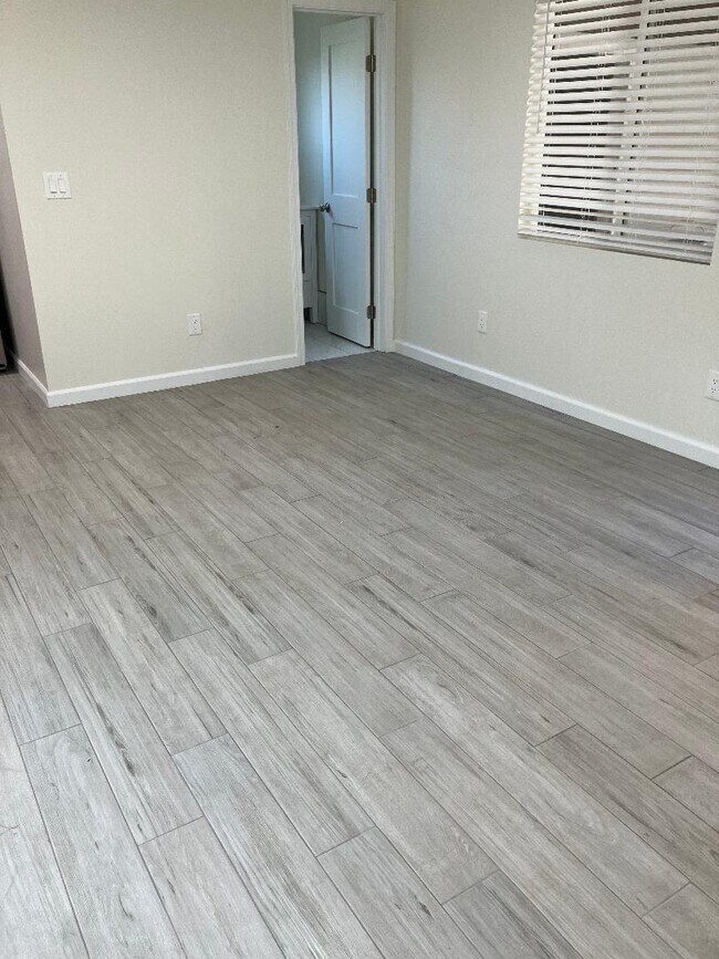 Foto del edificio - 1326 S Sycamore Ave