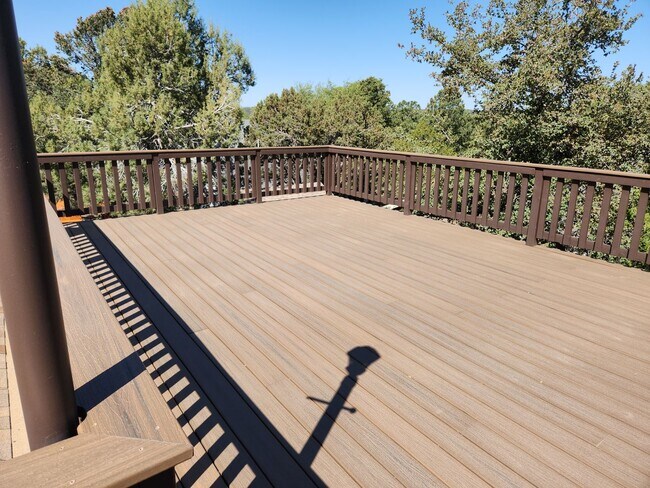 Foto del edificio - Log Cabin ~ 2 Bed / 2 Bath With Garage & R...