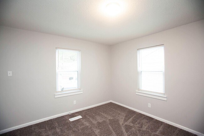 Building Photo - 1108 Healy St