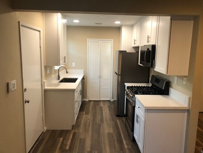 Building Photo - 3624 Kalsman Dr