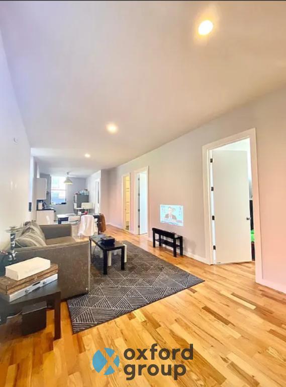 Foto del edificio - 3 bedroom in Brooklyn NY 11206