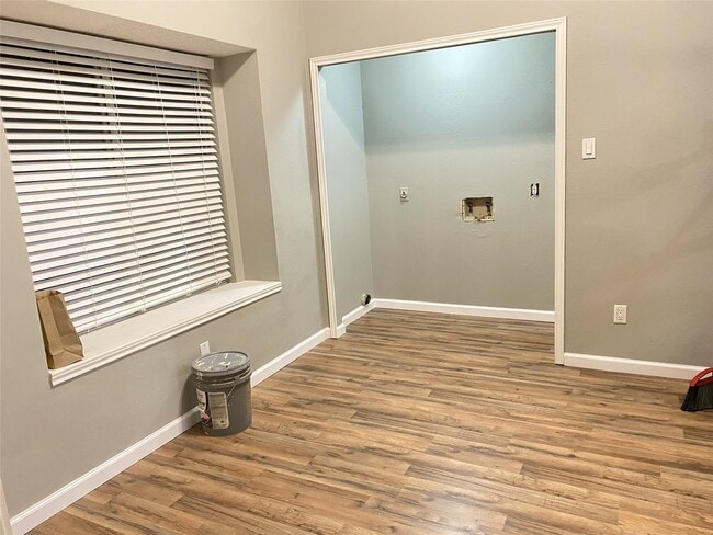 Foto del edificio - 7306 Dartmouth Dr