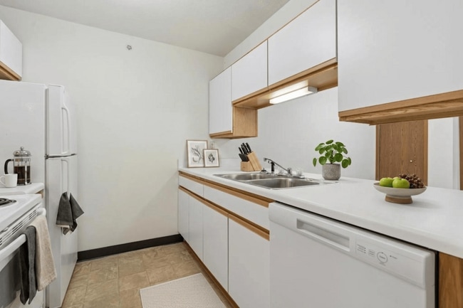Building Photo - Woodbury Estates Apartments