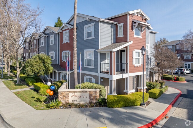 Building Entrance - Morgan Park