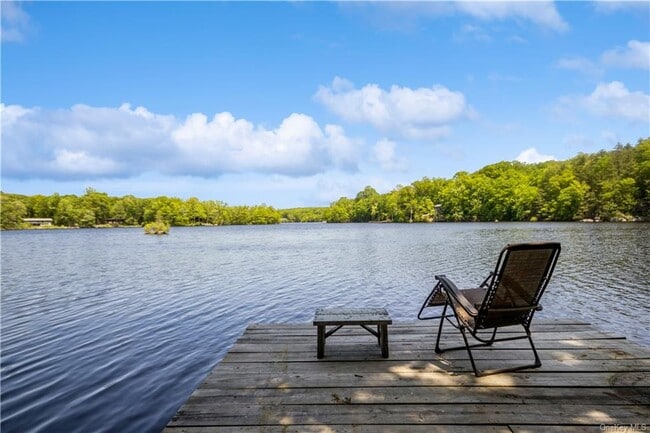 Foto del edificio - 142 Old Forge Dr