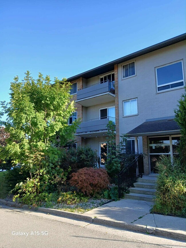 Photo du bâtiment - 685 Wonderland Rd S