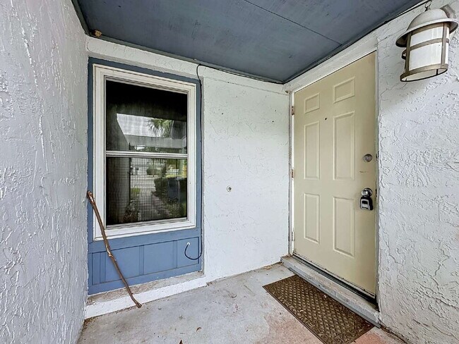 Foto del edificio - 2857 Wonderwood Ln
