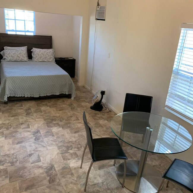 Foto del edificio - 11744 Archwood St