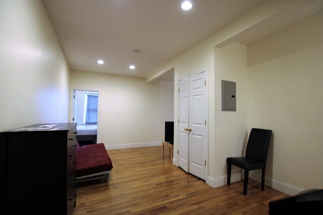 Foto del edificio - 1868 Commonwealth Ave