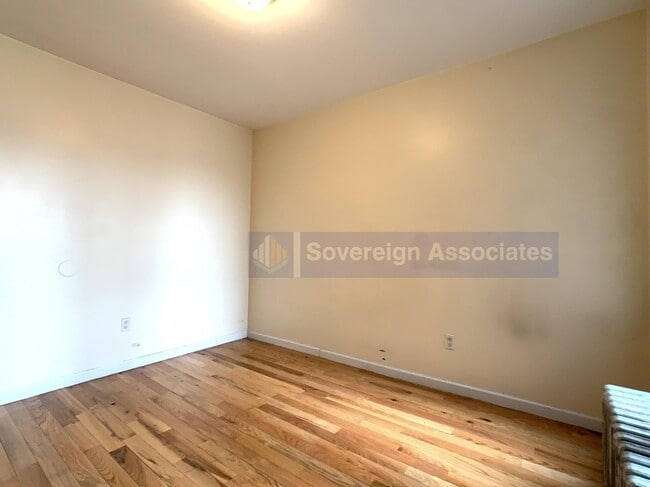 Building Photo - 975 Walton Avenue