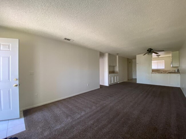 Foto del edificio - 1027 W Dakota Ave