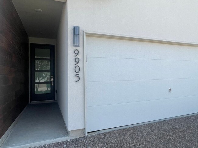 Building Photo - 9905 Kaspar Dr