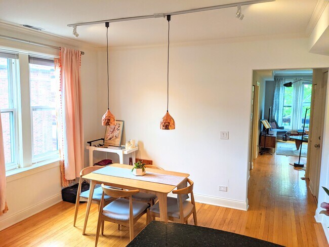 Sun soaked dining room - 928 W Ainslie St