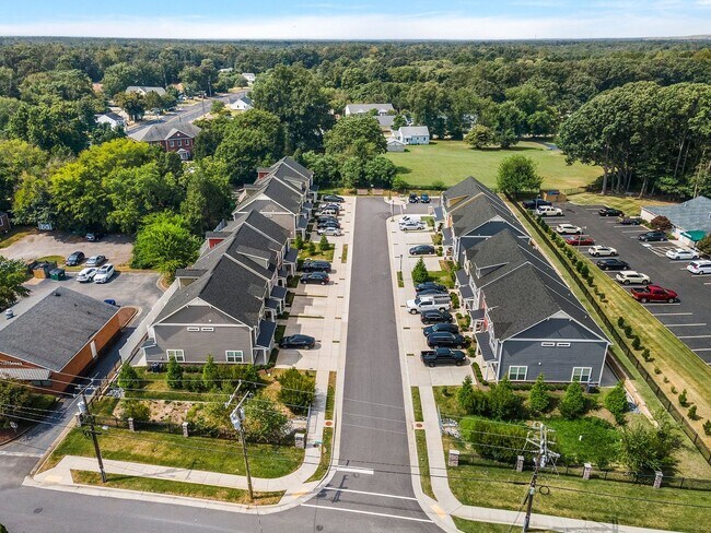 Foto del edificio - Townhome in Chester - Prime Location!