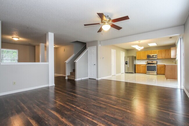Foto del edificio - 5692 N Jefferson Dr
