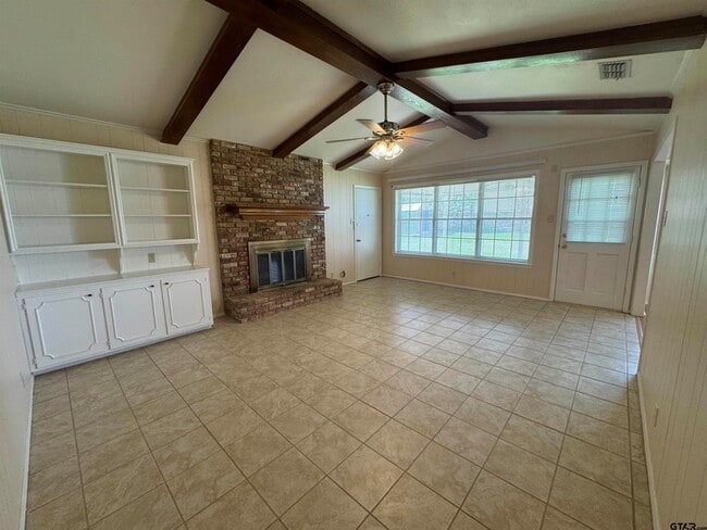 Foto del edificio - 1311 Larkspur Ln