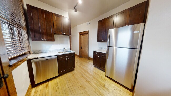 Foto del edificio - 3767 N Lakewood Ave