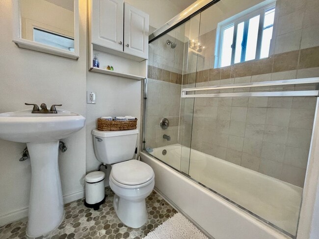 Building Photo - Mission Bay- 1 Bed/1 Bath