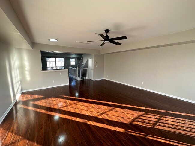 Freshly painted grey walls - 14071 Lakeside Blvd N