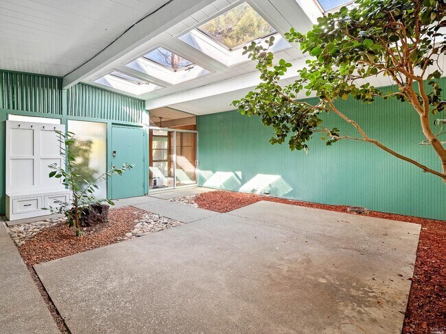 Building Photo - 372 Devon Dr