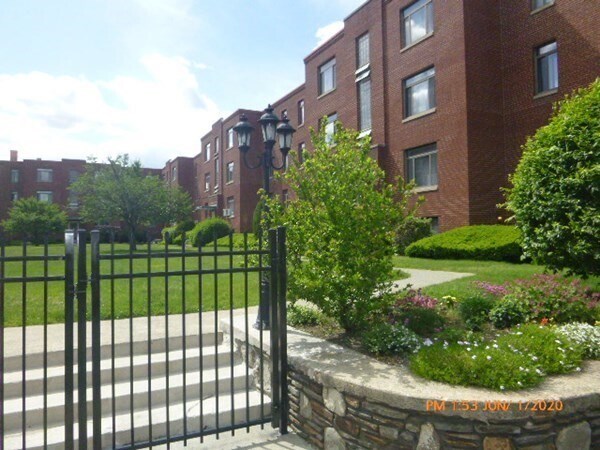 Primary Photo - 16 Ashland St