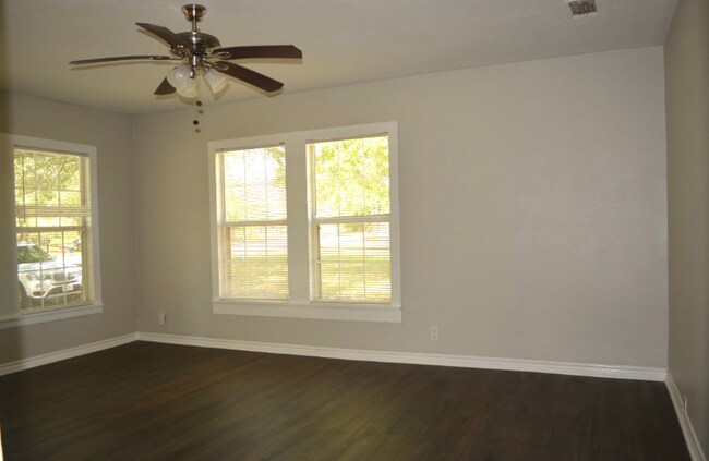 Building Photo - 2207 Howell Ave