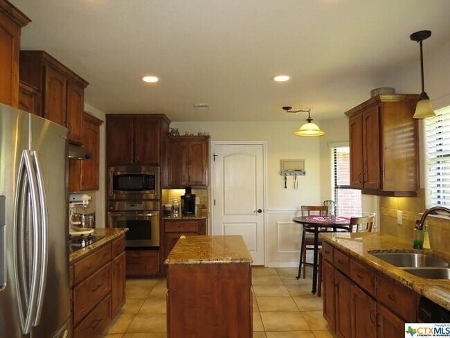 Building Photo - 2505 Mugho Dr
